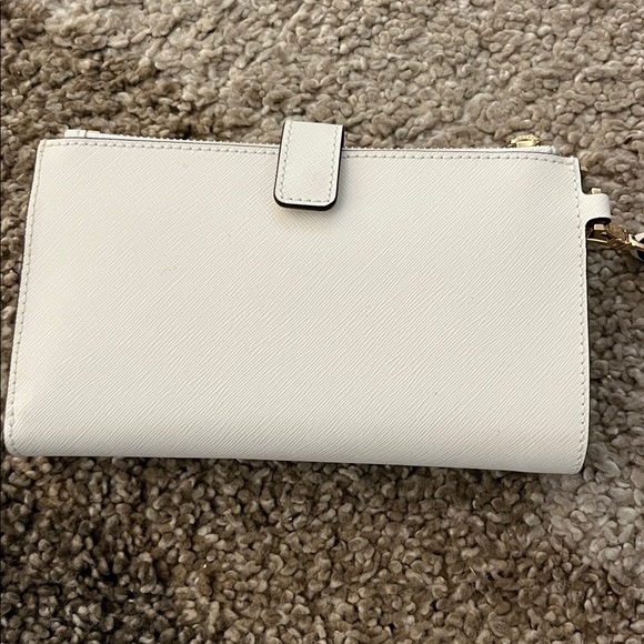 Michael Kors white  Wristlet Clutch with Gold Accents new with packaging - Picture 3 of 8